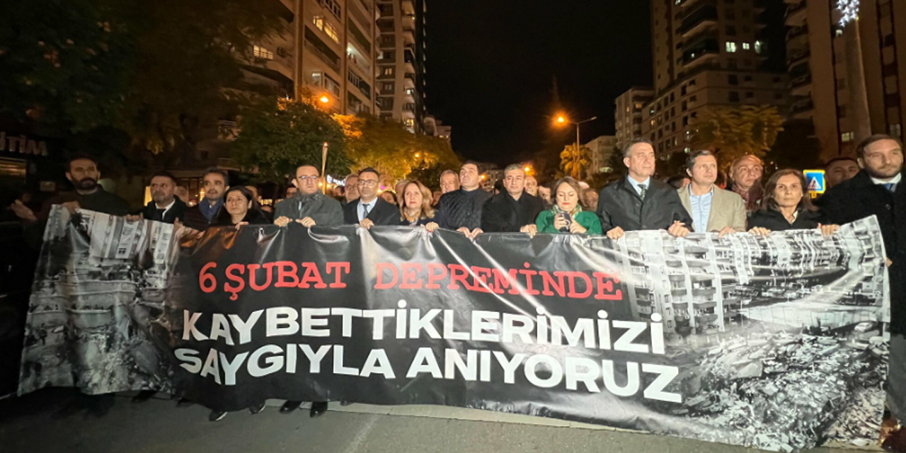 CHP Heyeti, 6 Şubat'ta meydana gelen depremlerin yıl dönümünde Adana'ya