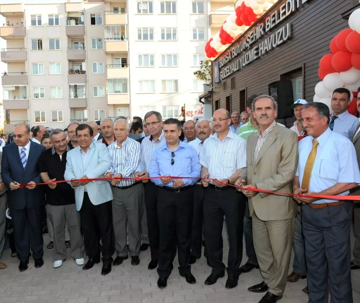 AK Parti Mudanya İlçe Lideri Arif Bayrak, CHP'nin kapalı yüzme