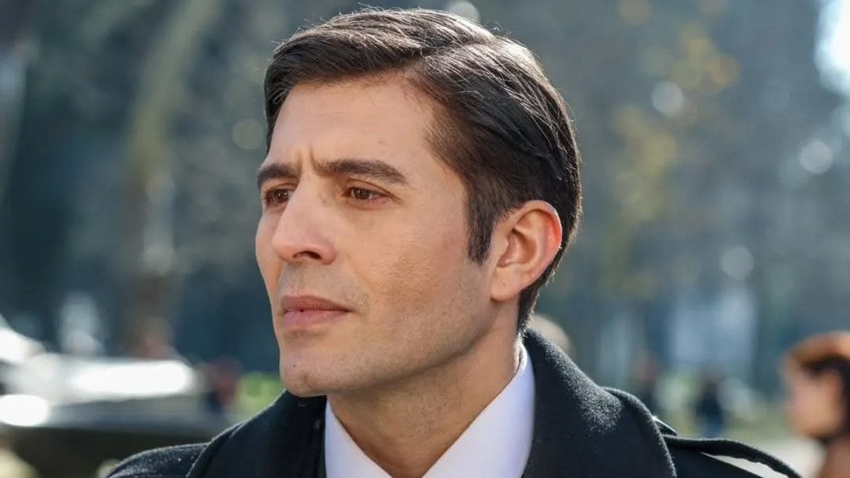 Cihangir Ceyhan, Adana'nın yetenekli oyuncusu, hayatı ve kariyeriyle dikkat çekiyor.