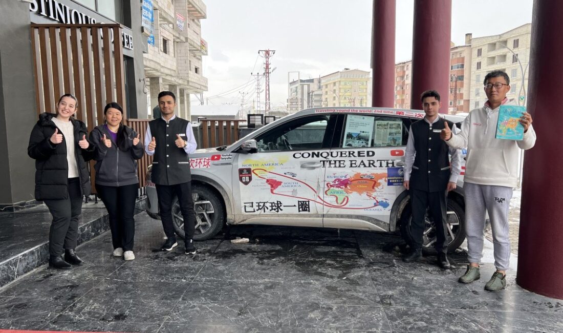 Çinli çift, elektrikli araçlarıyla hava kirliliğine dikkat çekiyor. Sürdürülebilir ulaşım
