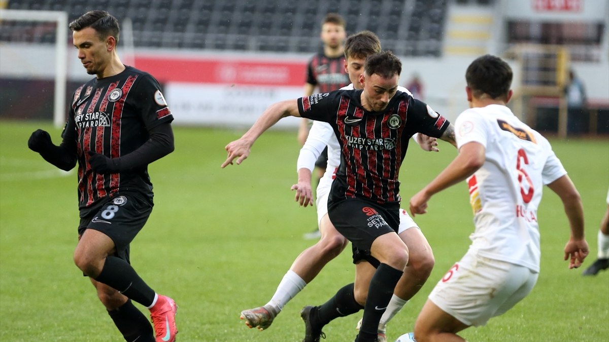Çorum FK, Yeni Malatyaspor'u 2-0 mağlup ederek ligdeki 4. sıraya
