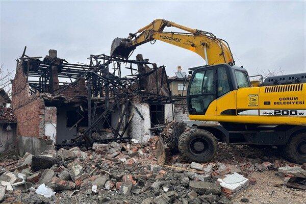 Son beş yıllık dönemde 375 bina yıkıldı. Çorum Belediyesi Basın