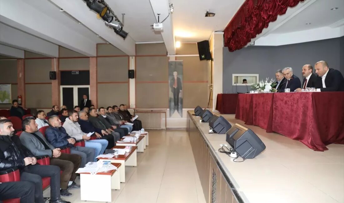 Çubuk'ta besicilerle yapılan istişare toplantısında hayvancılık sektöründeki güncel sorunlar ve