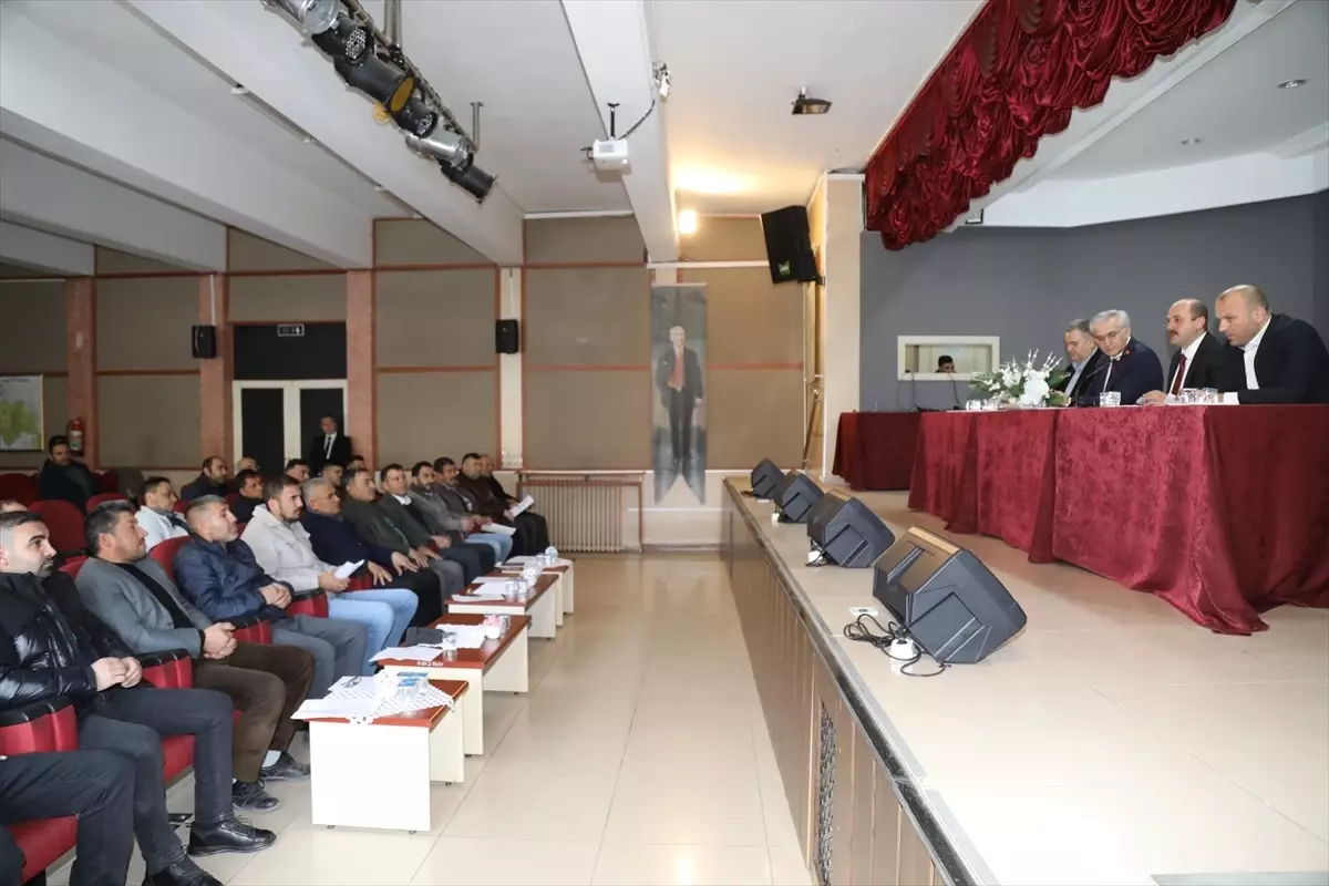 Çubuk'ta besicilerle yapılan istişare toplantısında hayvancılık sektöründeki güncel sorunlar ve