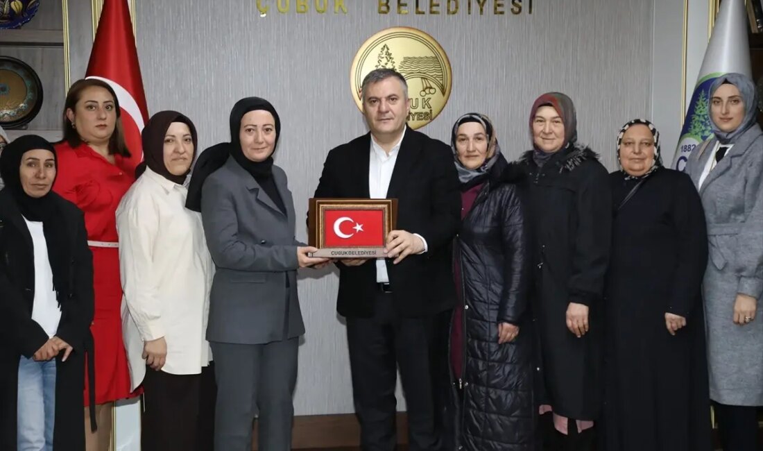 Çubuk'ta Kadın Kolları Başkanlığı'na yapılan ziyaret, kadınların rolü ve toplumsal