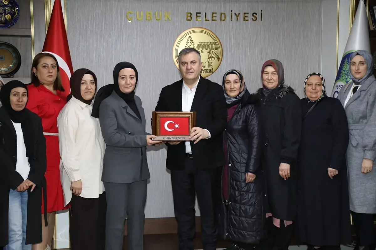 Çubuk'ta Kadın Kolları Başkanlığı'na yapılan ziyaret, kadınların rolü ve toplumsal