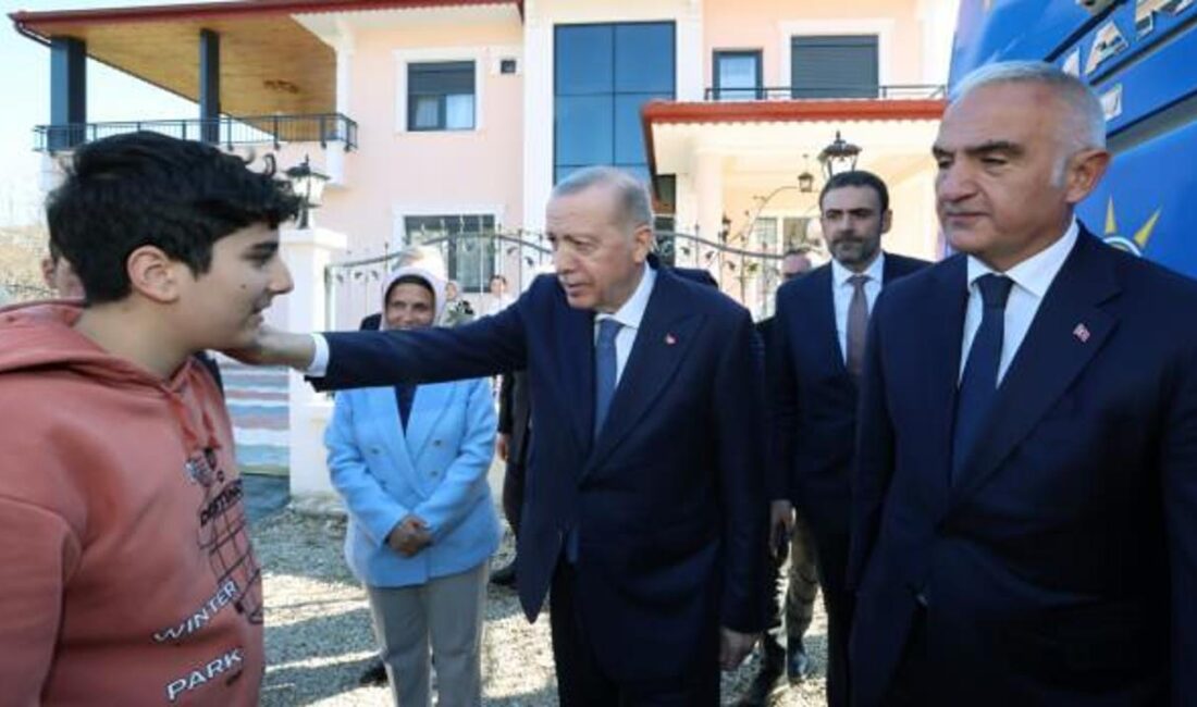 Cumhurbaşkanı Erdoğan, Antalya'da düzenlenen İl Kongresi'ne katıldı. Kongredeki konuşmasında parti