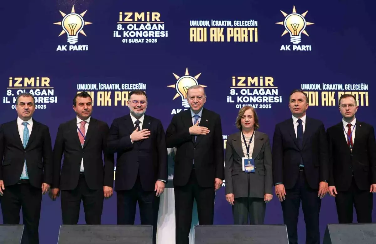 Cumhurbaşkanı Erdoğan, İzmir'de yerel yönetimleri eleştirerek, hizmetlerin yetersizliğine ve sorunlara