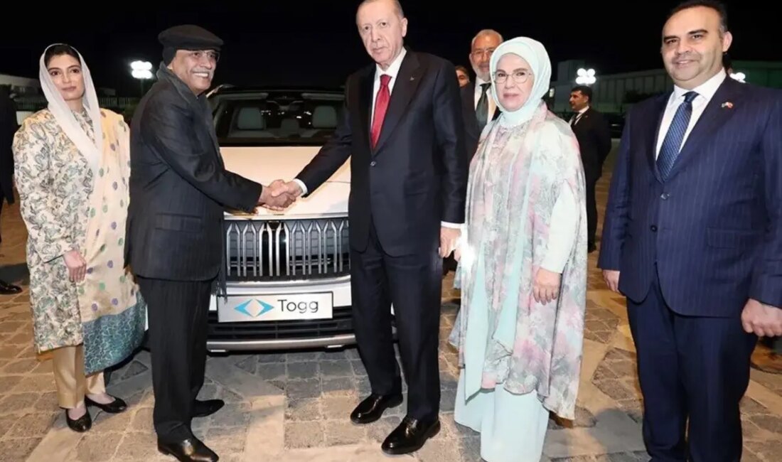 Cumhurbaşkanı Erdoğan, Pakistan'a yerli otomobil Togg hediye etti. Bu jest,