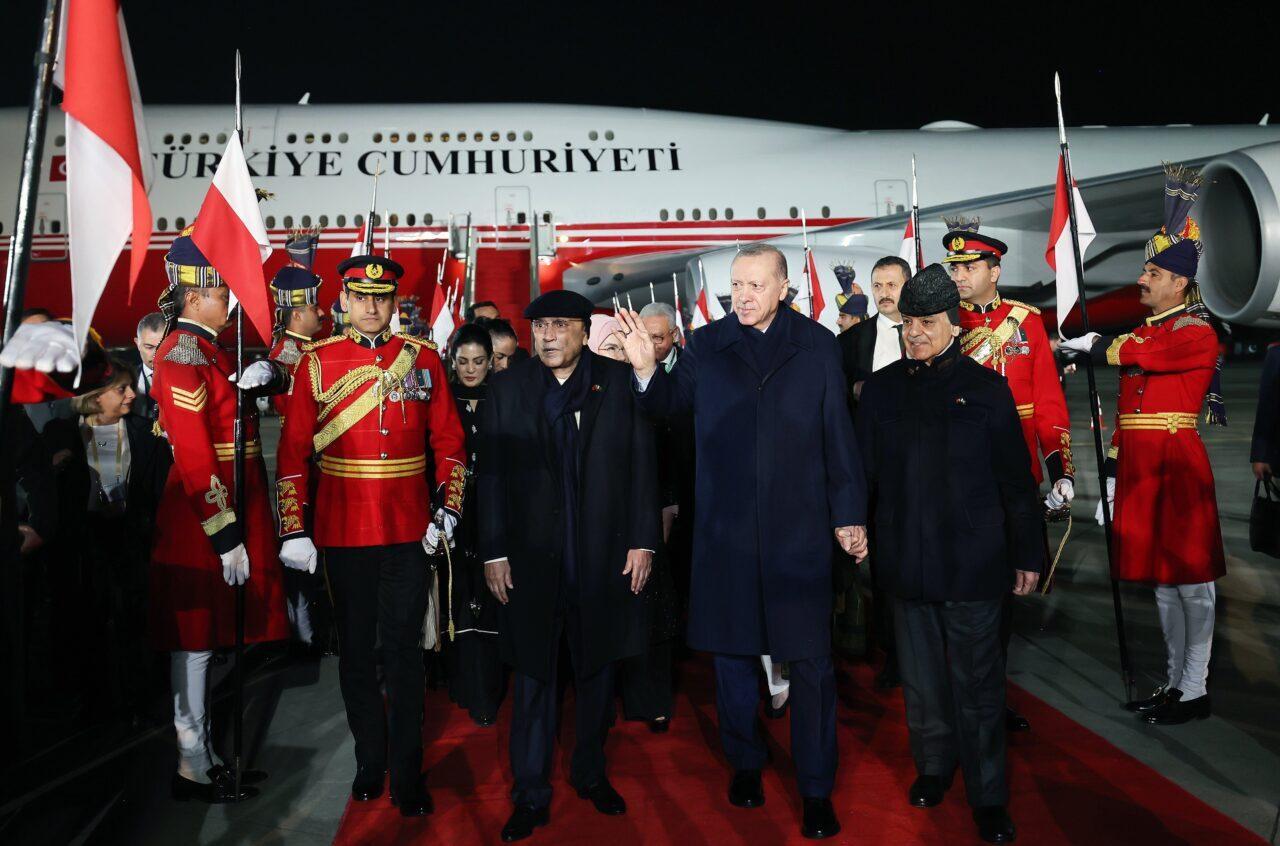 Cumhurbaşkanı Recep Tayyip Erdoğan, resmi temaslarda bulunmak üzere gittiği Pakistan'ın başkenti