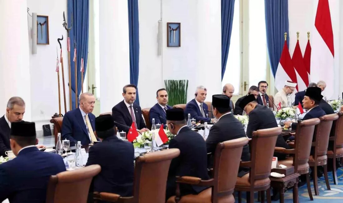Cumhurbaşkanı Erdoğan, Endonezya'da gerçekleştirilen Yüksek Düzeyli Stratejik İşbirliği Toplantısı'nda iki