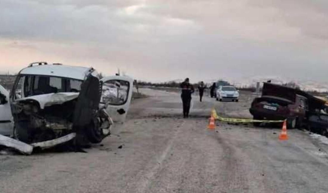 Çumra'da meydana gelen zincirleme trafik kazasında 2 kişi hayatını kaybetti,