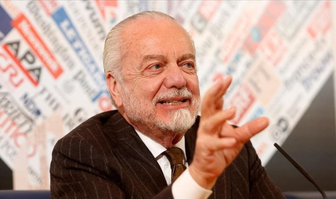Napoli'nin 20219 yılındaki Yunan futbolcu Kostas Manolas ve 2020'deki Nijeryalı