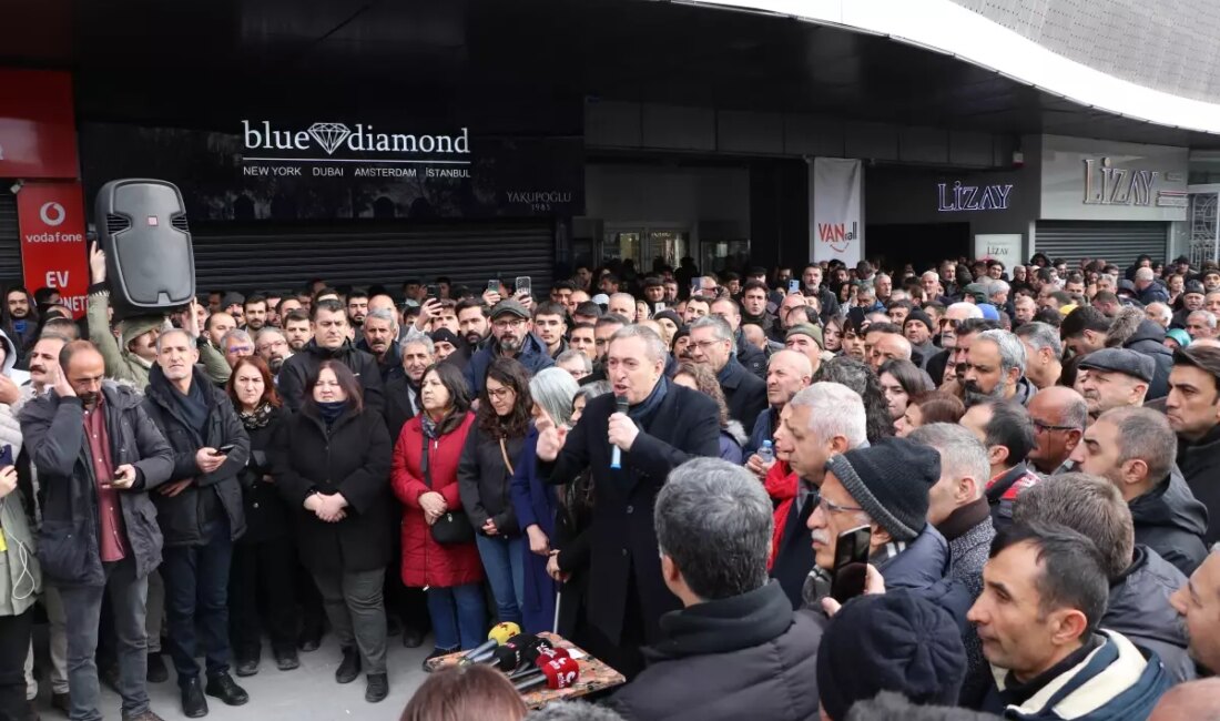 DEM Parti Eş Genel Lideri Tuncer Bakırhan, İçişleri Bakanlığı tarafından