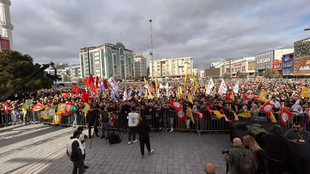 DEM Parti, Esenyurt'ta 'Özgürlük için Ekmek, Adalet ve Barış' temalı