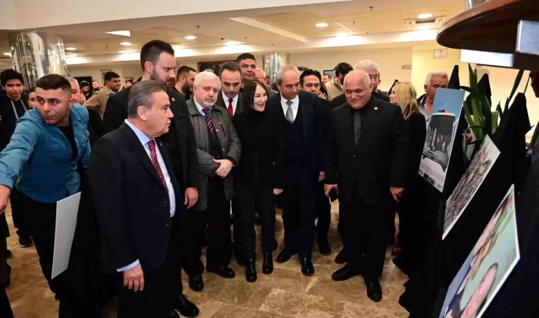 Deniz Baykal, siyasi yaşamı ve katkılarıyla anma gecesinde hatırlandı. Bu