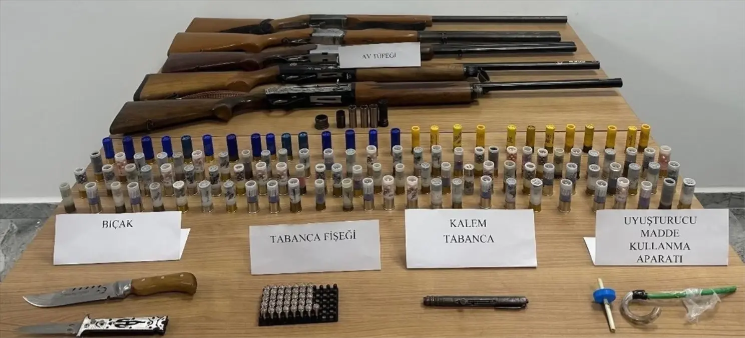 Denizli'de gerçekleştirilen silah kaçakçılığına yönelik operasyonlar, güvenlik güçlerinin kararlılığıyla artarak