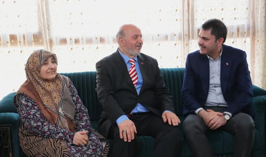 Bakan Kurum, Osmaniye'de depremzedelere yönelik yeni ev projelerini tanıttı. Ziyaret