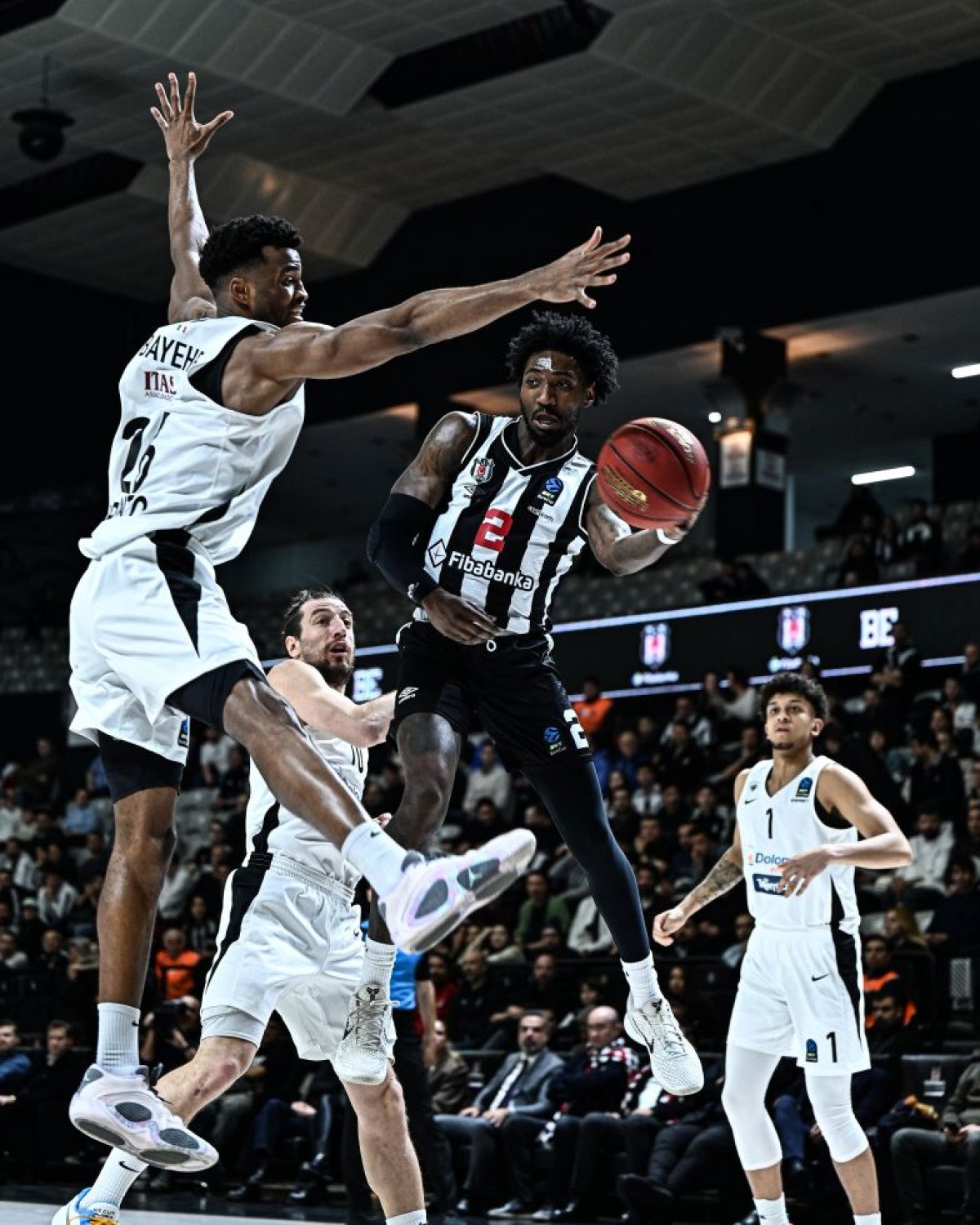 DHA Beşiktaş, EuroCup A Grubu'nda Dolomiti Energia Trento'yu Yenerek Play-Off'a Yükseldi