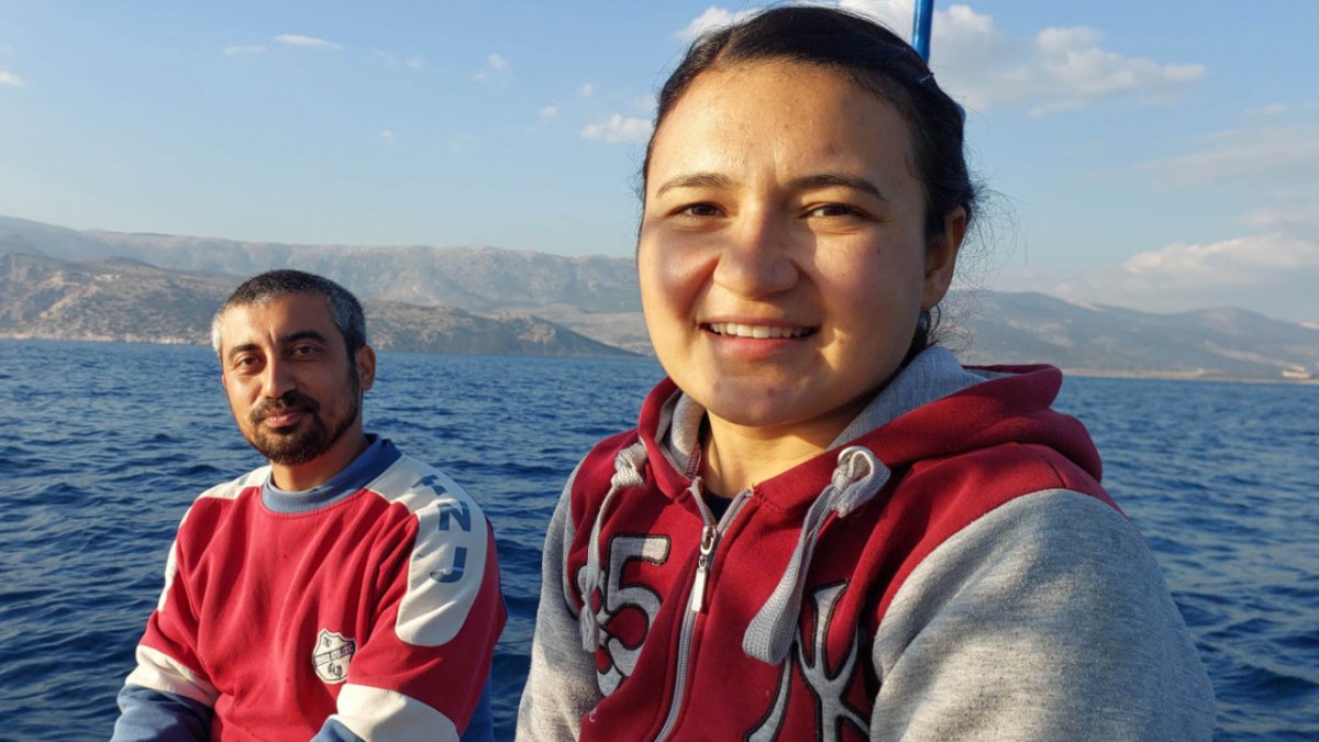 DHA'nın haberi, Mersin'in Silifke ilçesinde balıkçılıkla geçinen Seher ve Ümit