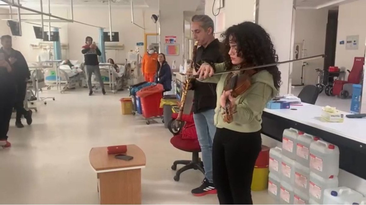 Diyaliz Hastalarına Moral Veren Müzik Etkinliği