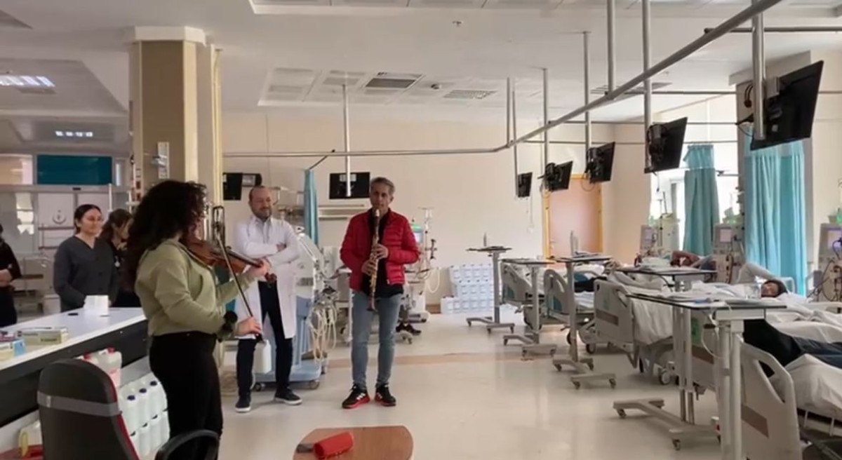 Diyaliz Hastalarına Moral Veren Müzik Etkinliği