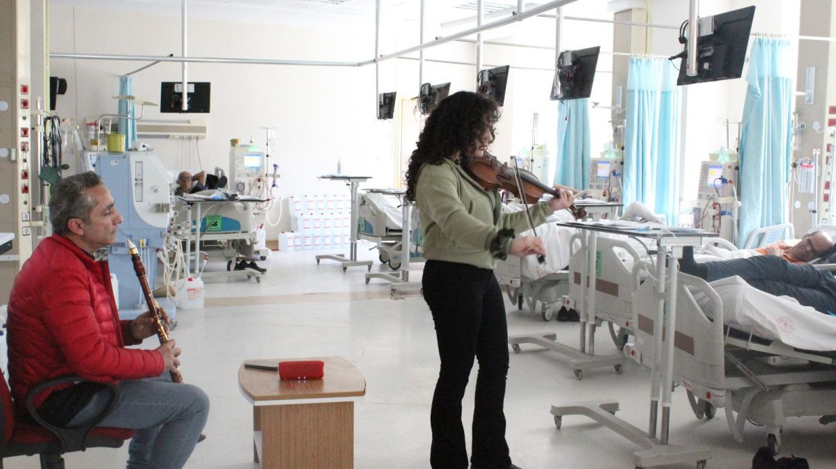 Diyaliz Hastalarına Moral Veren Müzik Etkinliği