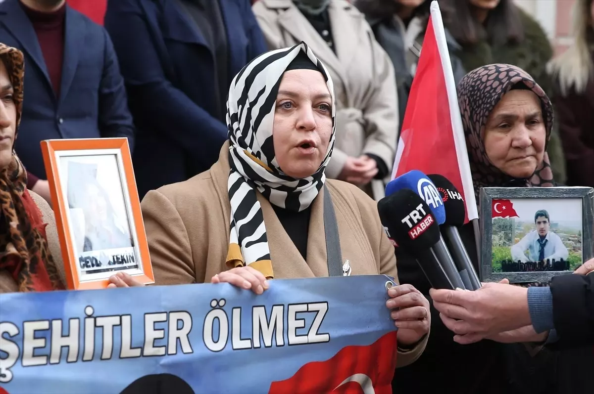 Diyarbakır Annelerine Destek Ziyareti, annelerin yaşadığı zorluklara dikkat çekerken, dayanışma