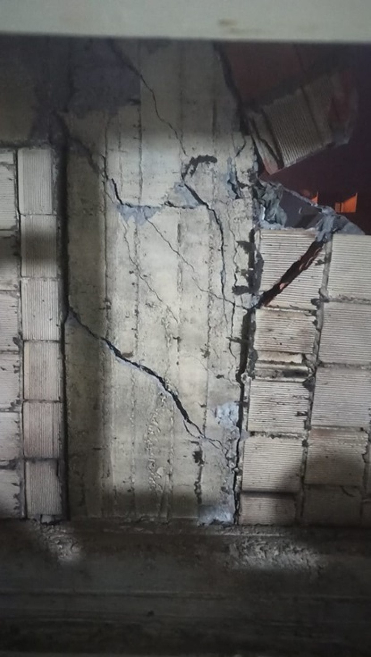 Diyarbakır Özbek Apartmanı'nın Yıkımındaki Mağduriyetler ve Destek Talepleri
