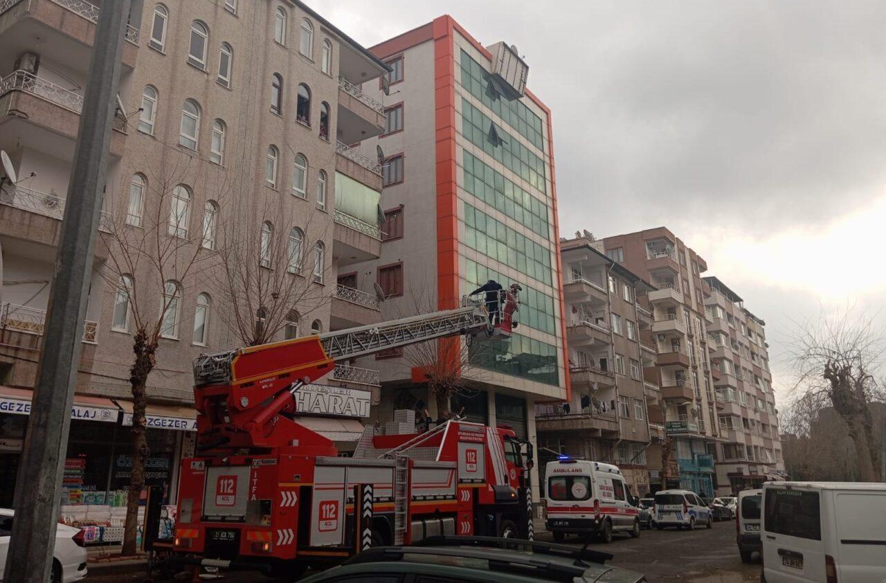 Komşuların ifadelerine göre, sabahın erken saatlerinde evden gelen çığlıklar, mahallede