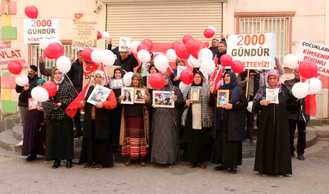 Diyarbakır'da annelerin evlat nöbeti 2 bin gündür sürüyor, aileler PKK'dan