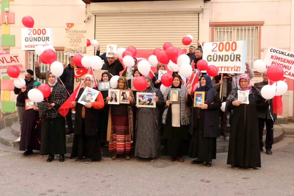 Diyarbakır'da annelerin evlat nöbeti 2 bin gündür sürüyor, aileler PKK'dan