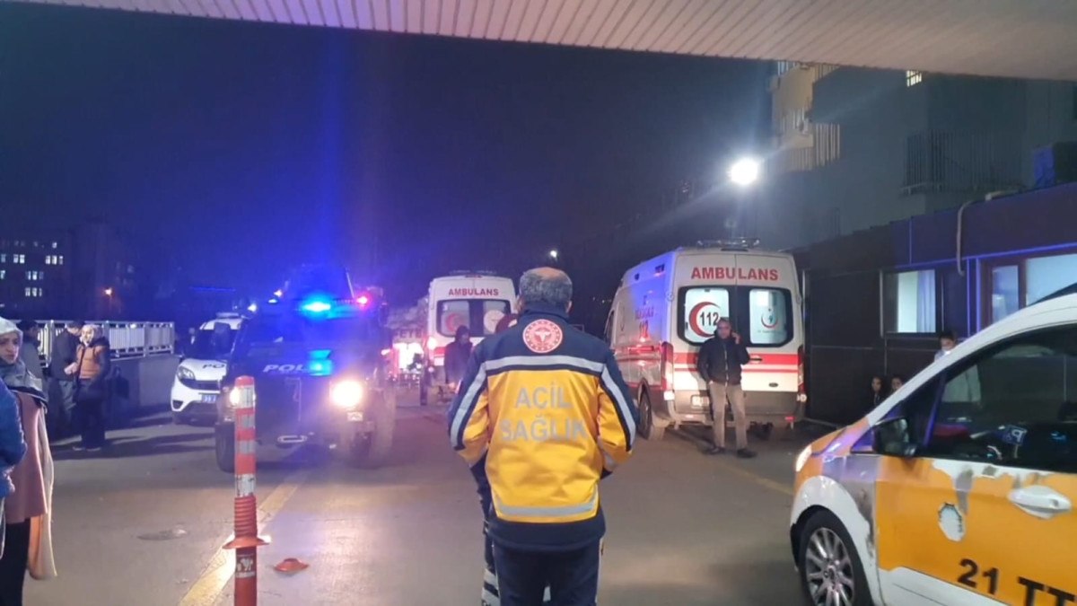 Diyarbakır'da Aileler Arasında Taşlı Sopalı Kavga