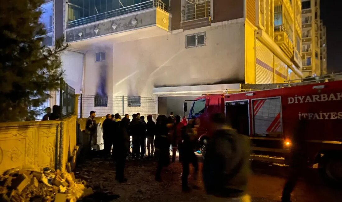Diyarbakır'da bir marangoz atölyesinde meydana gelen yangında 4 kişi dumandan