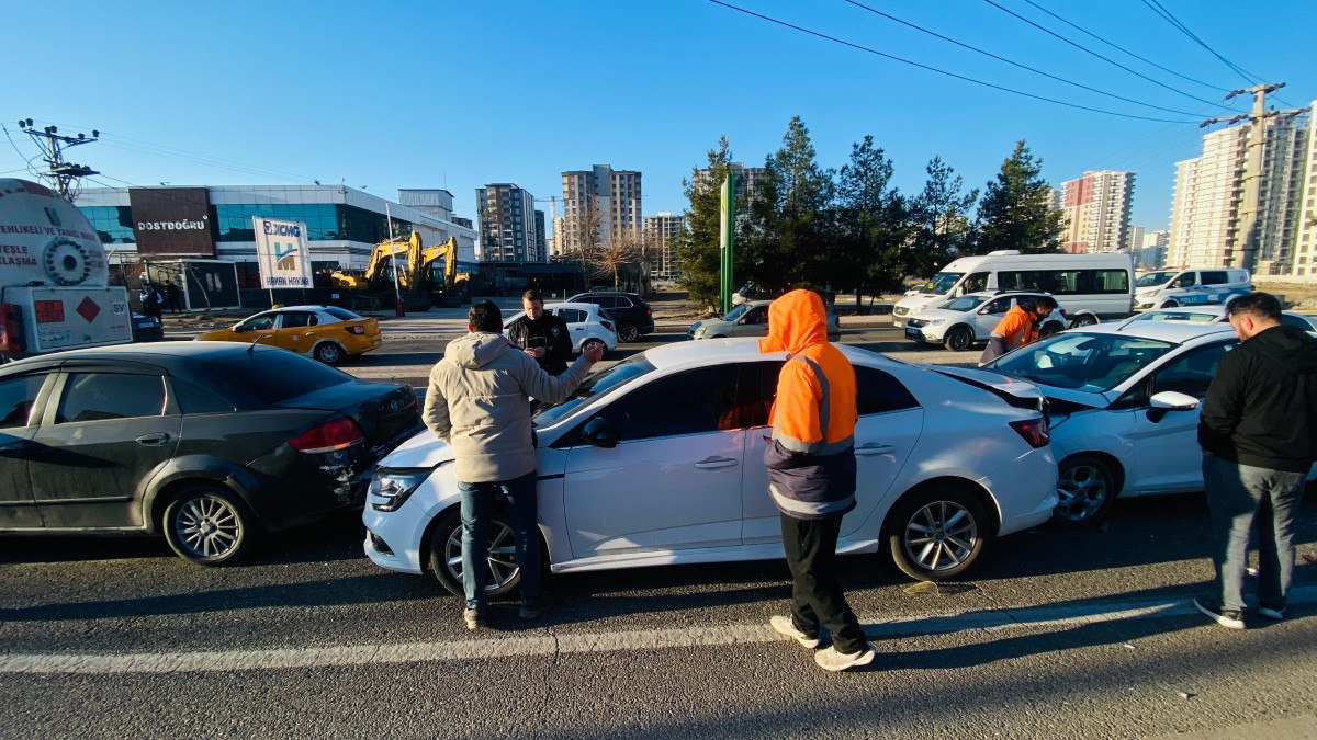 Diyarbakır'da Zincirleme Trafik Kazası