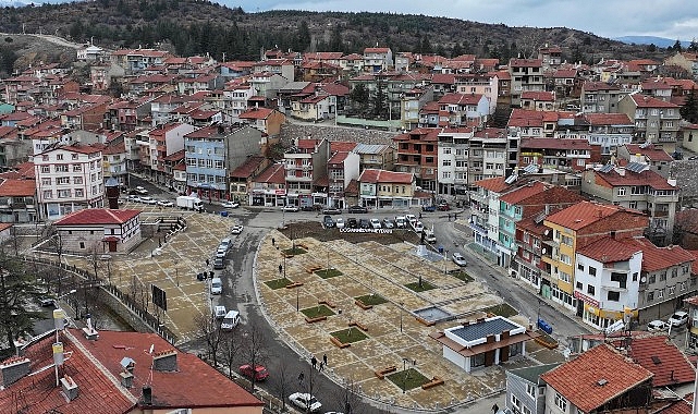 Doğanhisar'da hayata geçirilen meydan düzenlemesi projesi tamamlandı. Yeni yaşam alanları,