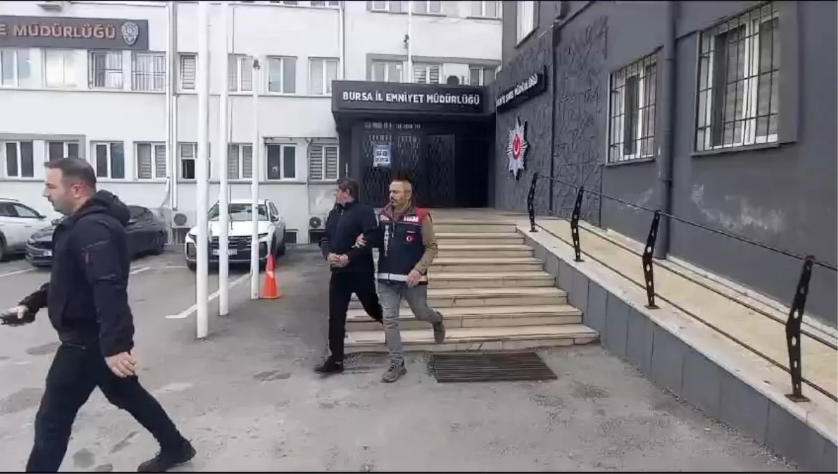 Engelli çocuklar ismine bağış toplayan dolandırıcı, operasyonla yakalanarak tutuklandı.