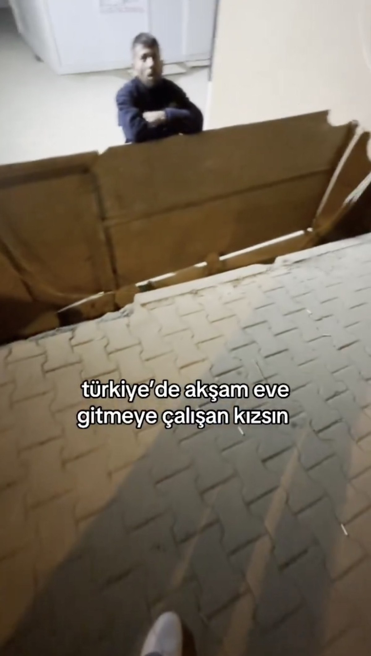 Durakta Rahatsız Edilen Genç Kızın Korku Dolu Anları