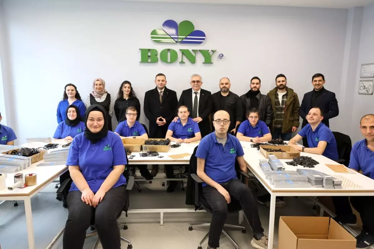 Düzce Organize Sanayi Bölgesi'nde inşa edilen korumalı iş merkezinin hazırlıkları