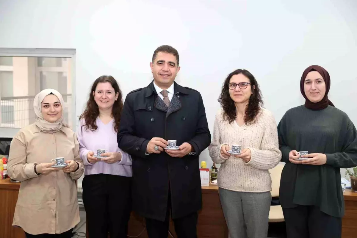 Düzce Valisi Selçuk Aslan, personel ve vatandaşlarla bir araya gelerek,