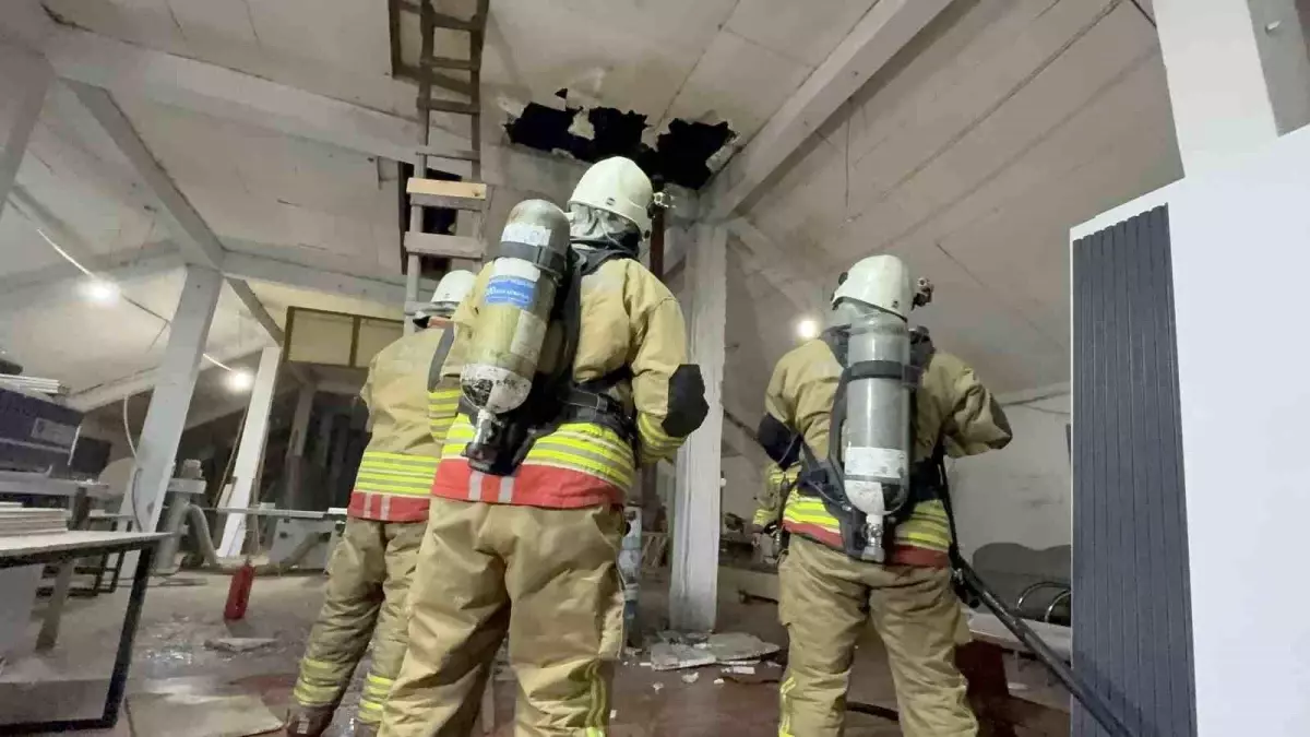 Düzce'nin Yahyalar Mahallesi'nde bir ahşap atölyesinde sobadan çıkan yangın, itfaiye
