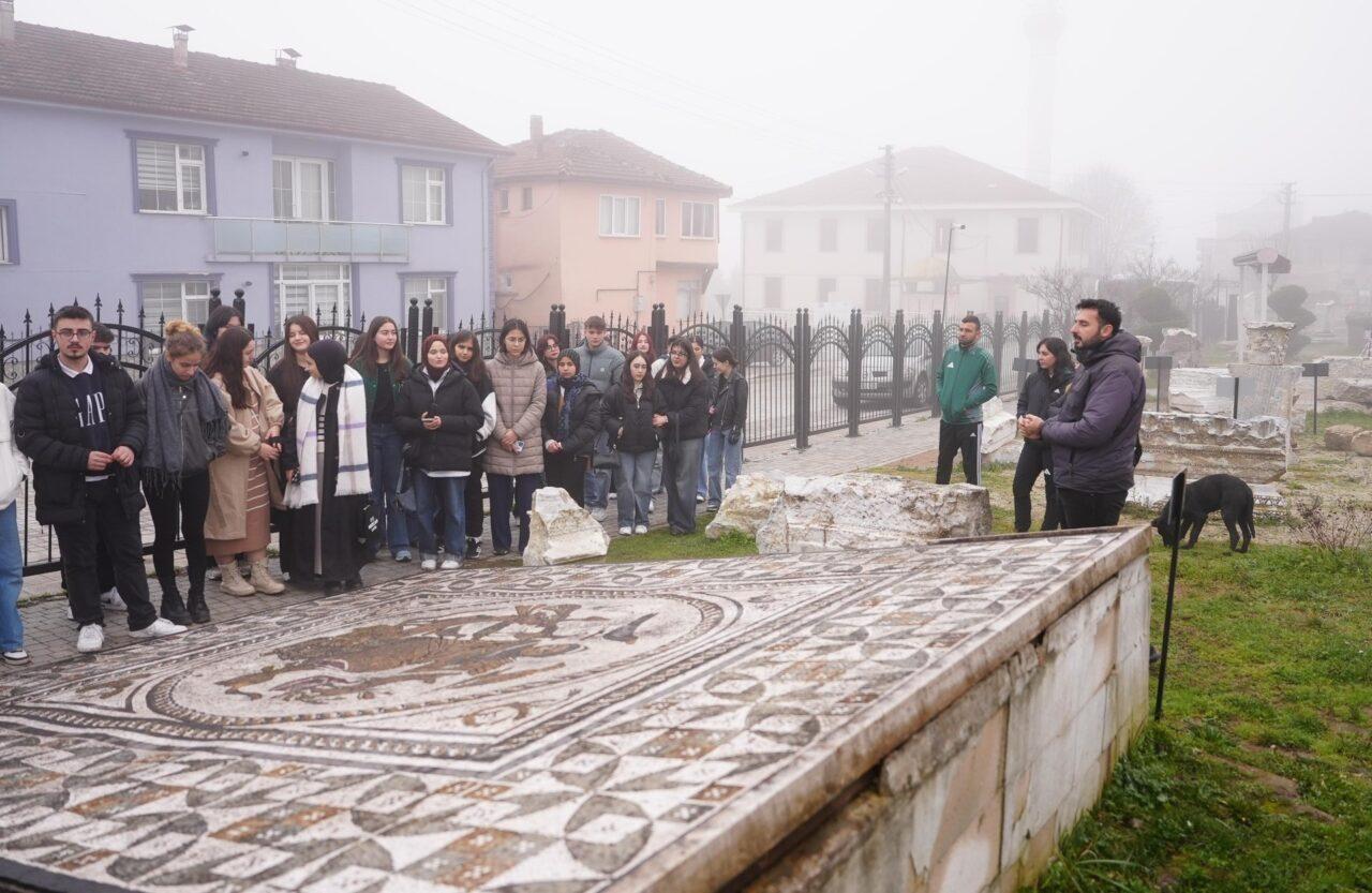 Düzce Belediyesi Gençlik ve Spor Müdürlüğü, gençlerin sosyal ve kültürel