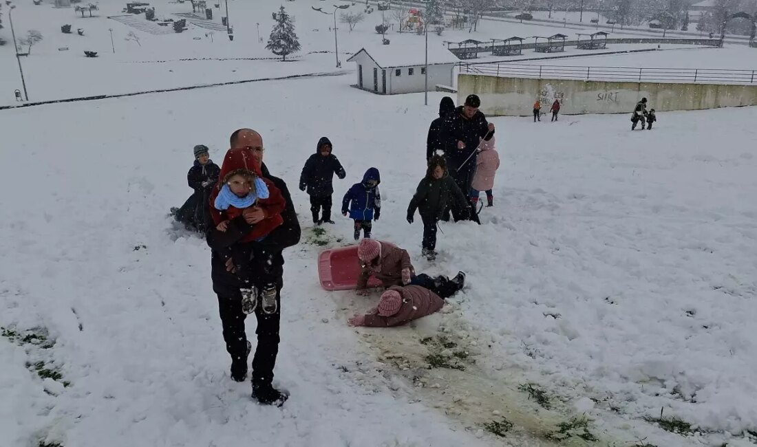 Düzce'de kar eğlencesi, çocuklar için kışın en keyifli anlarını sunuyor!