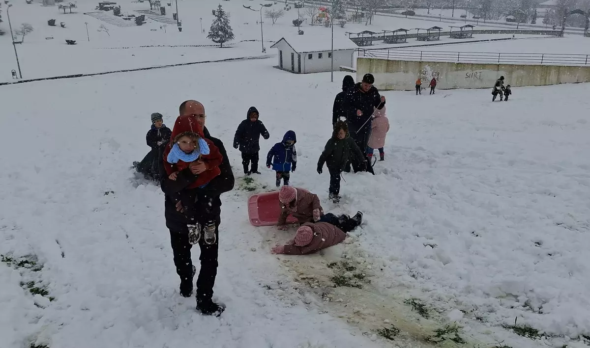 Düzce'de kar eğlencesi, çocuklar için kışın en keyifli anlarını sunuyor!