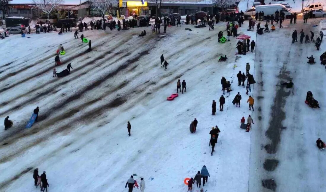 Düzce'de 30 santimetreyi aşan kar kalınlığı, Bahçeşehir bölgesindeki doğal kayak