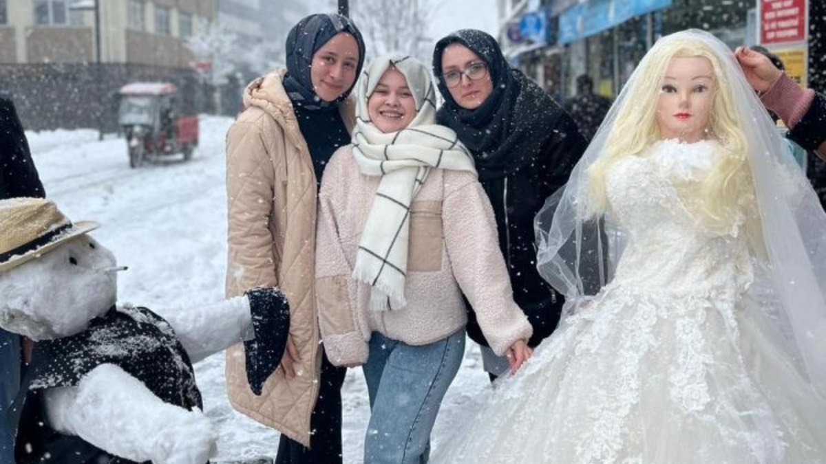 Düzce’de tesirli olan kar ile birlikte vatandaşlar değişik görseller çıkartmaya