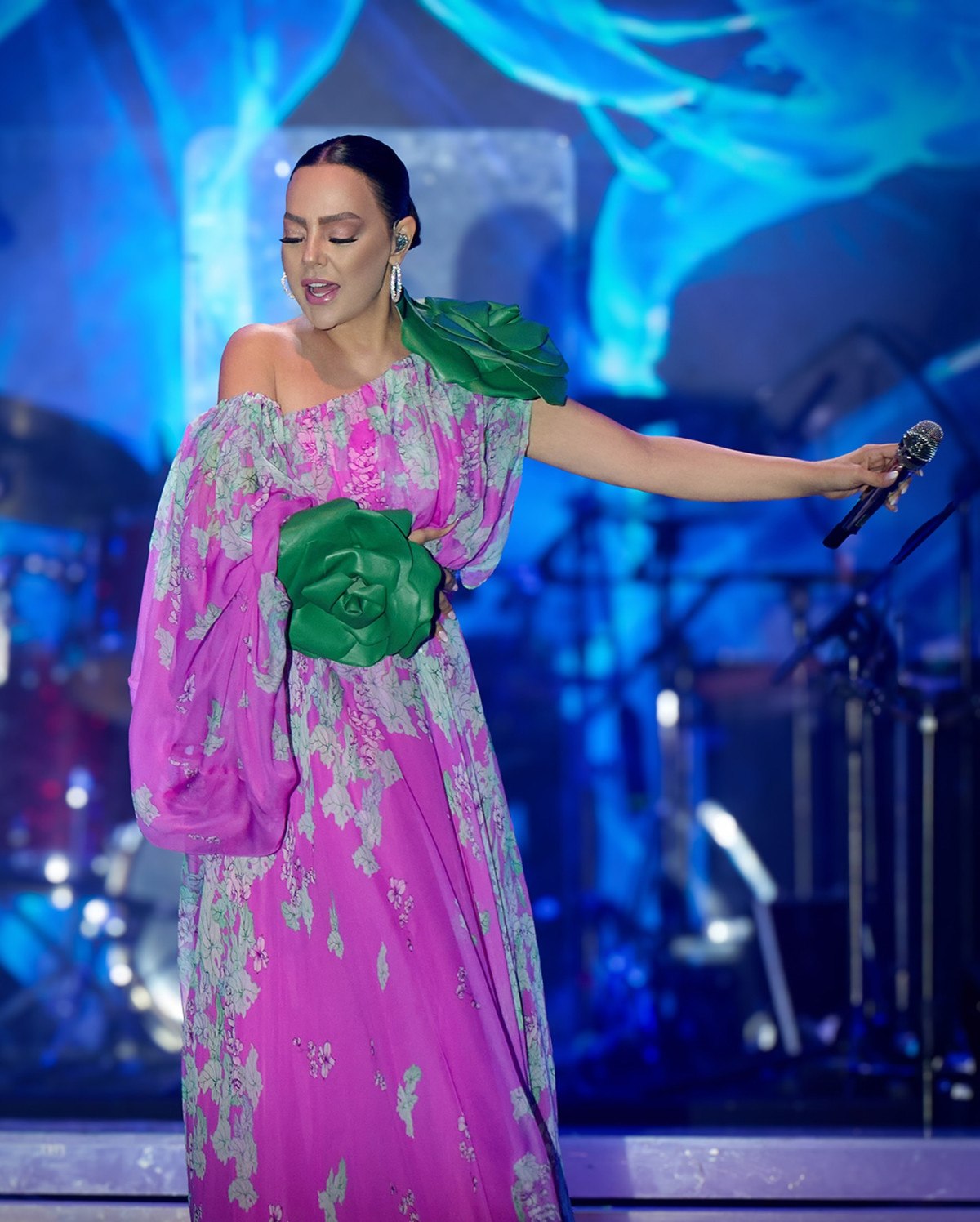 Ebru Gündeş'ten 14 Şubat'a Özel Performans