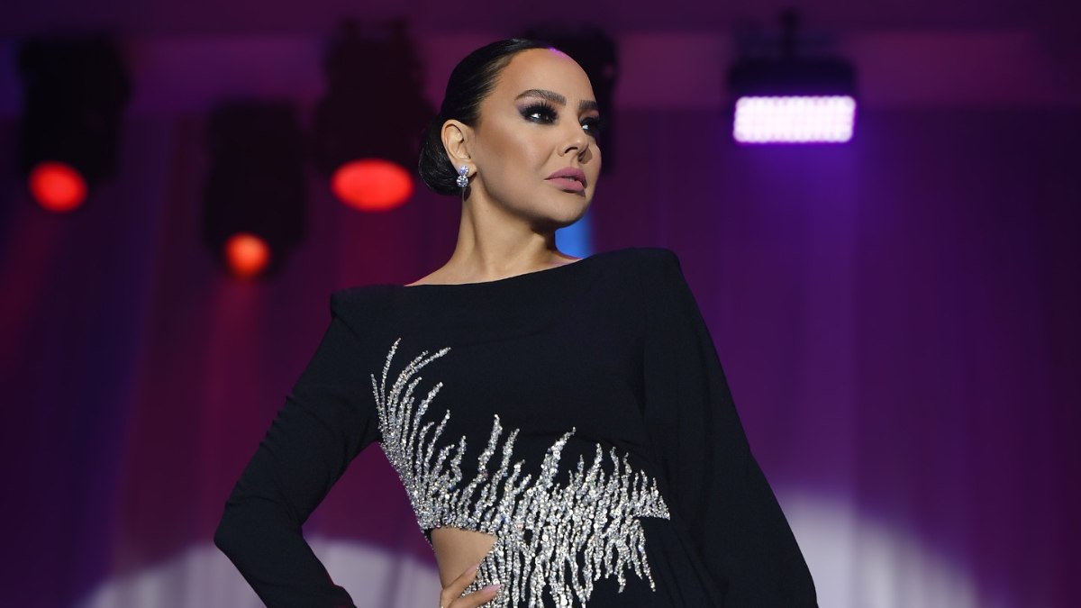 Ebru Gündeş, 14 Şubat Sevgililer Günü'nde özel bir performans sergileyerek