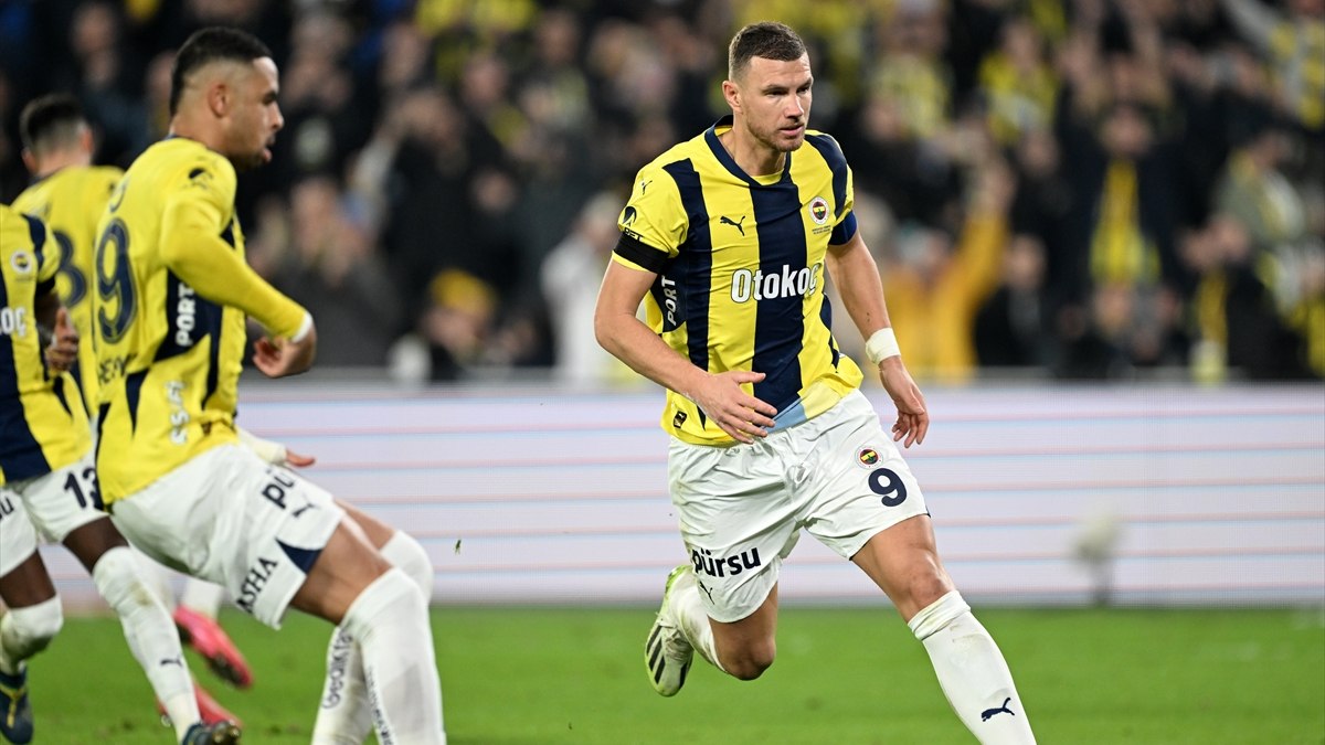 Edin Dzeko'nun Süper Lig'deki etkileyici performansını keşfedin. Gol yollarındaki başarısı,