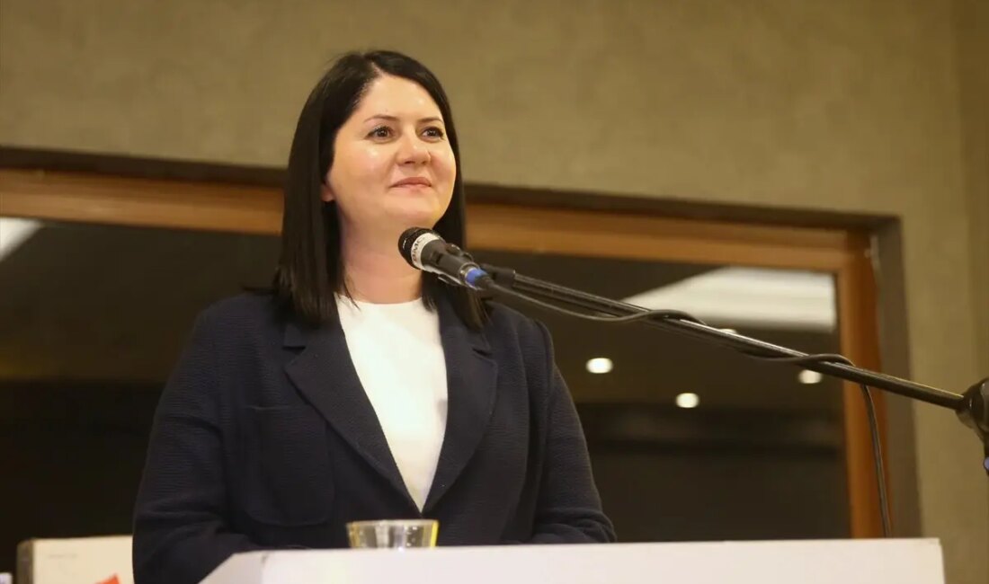 Edirne Valisi ve Belediye Başkanı, Edirnespor'a desteklerini açıkladı. Yerel yönetimlerin